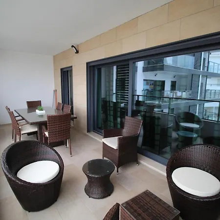 Apartment T1 Rocha Prime / 1ª Linha *